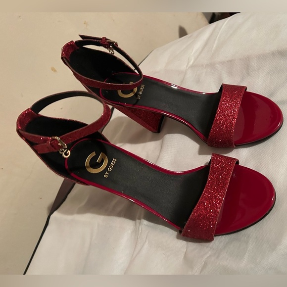 Red Guess Sexy Shoes brand NEW - Picture 2 of 2